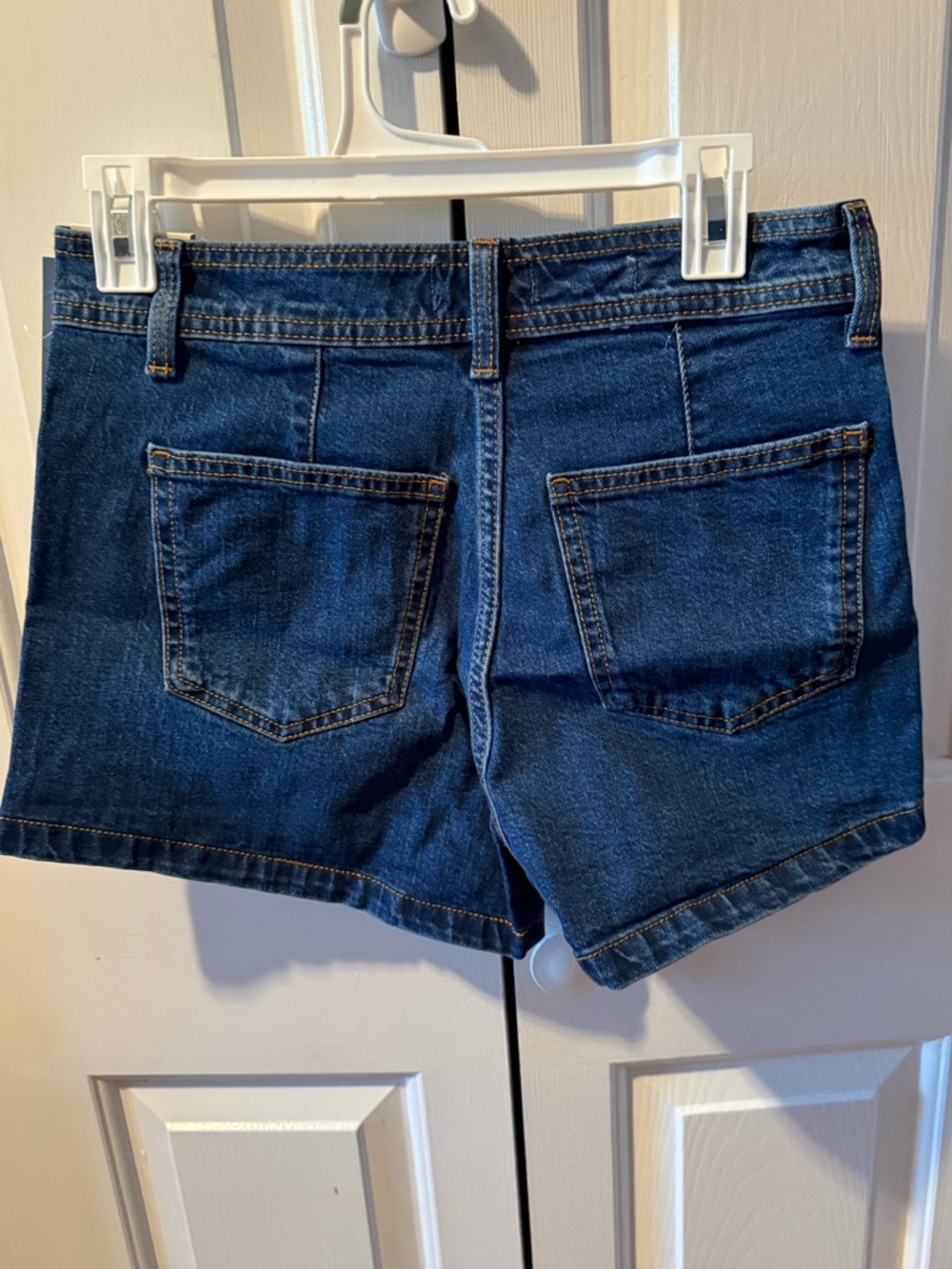 Universal Thread SAILOR SHORTS Size 6
HIGH RISE FITTED HIP, SLIM LEG - Picture 5 of 10